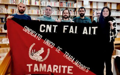 Donación para nuestro archivo de la bandera del Sindicato Único de Trabajadores de Tamarite (Huesca)